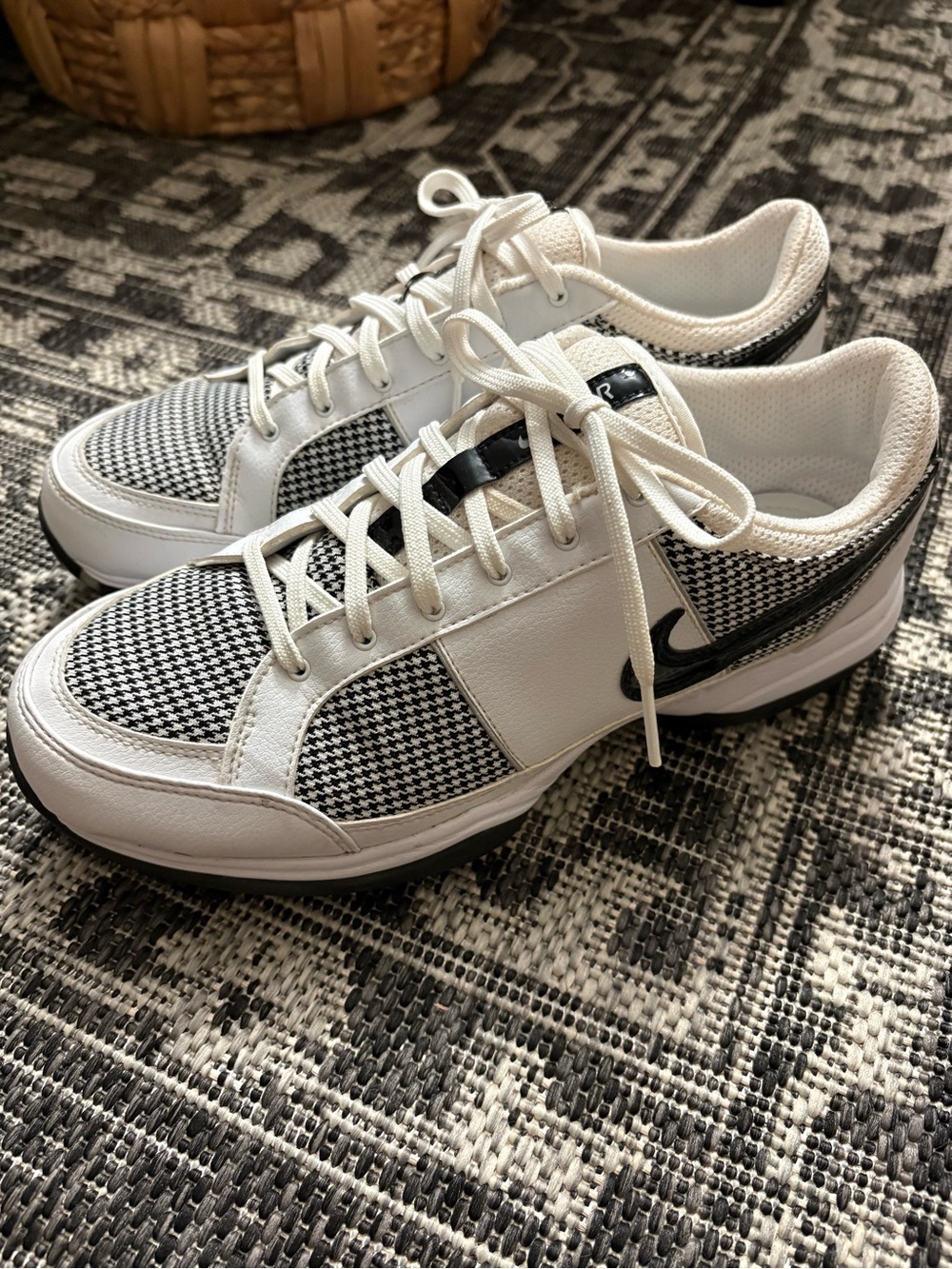Women’s Nike Air White & Black Low-Top Golf Shoes